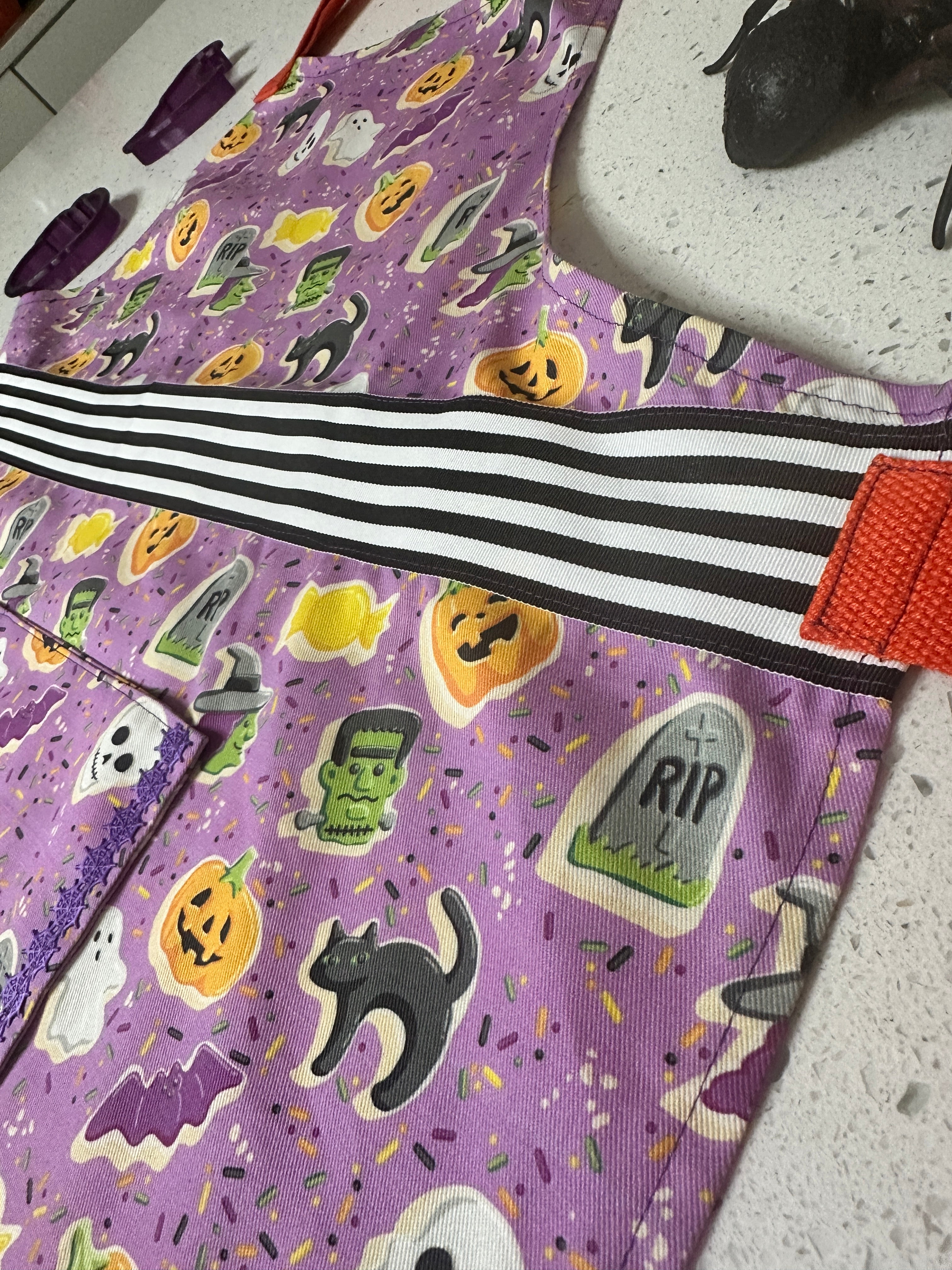 👻 Spooky Cute Full Apron – Candy & Creatures Edition