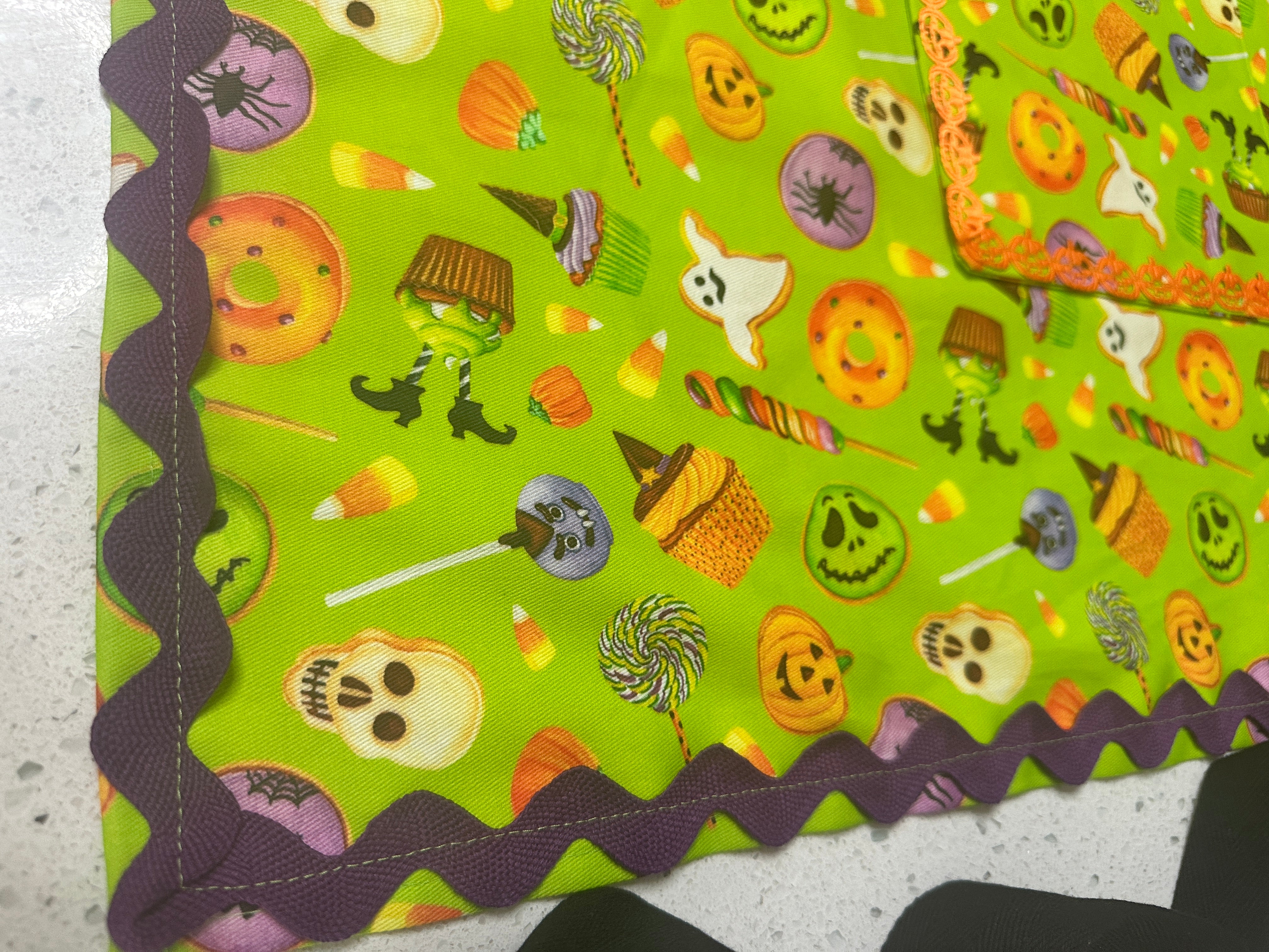 🎃 Sweet & Spooky Full Apron – Halloween Treat Edition
