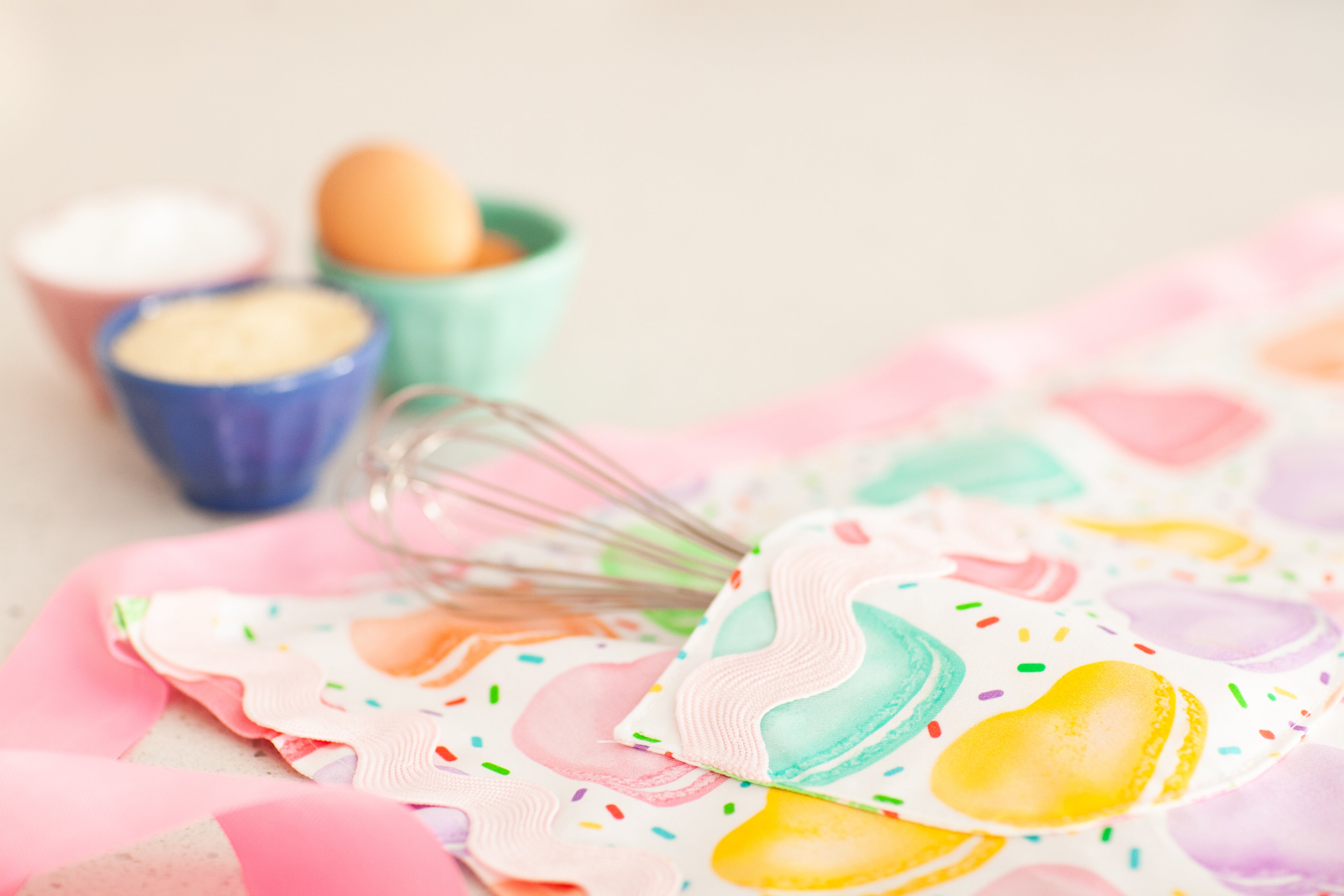 Sprinkle Macaron Half Apron